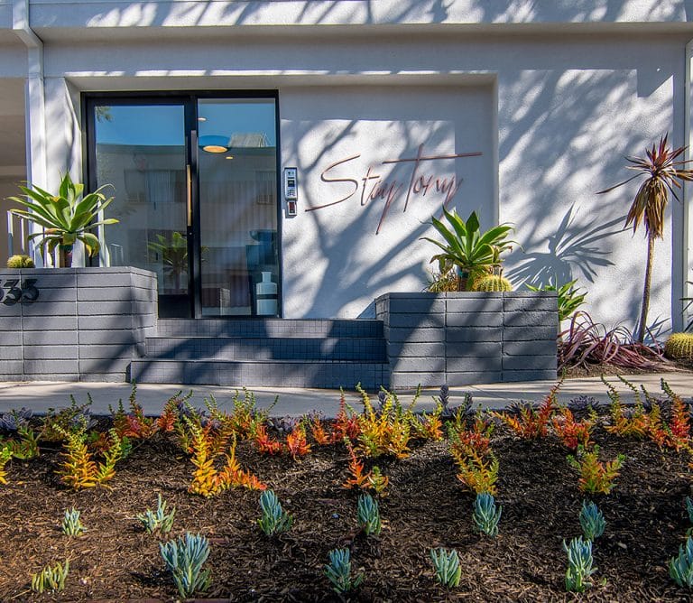 Beverly Hills One Bedroom Short Term Furnished Corporate Rental / WEHO