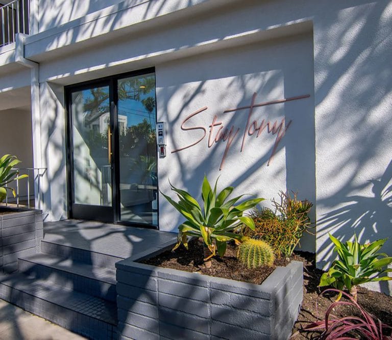 Beverly Hills One Bedroom Short Term Furnished Corporate Rental / WEHO