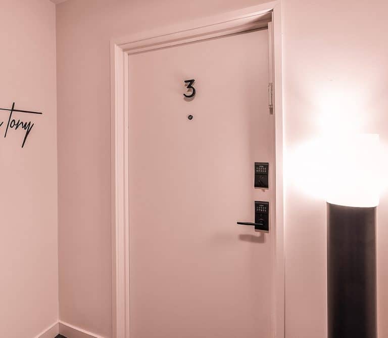 Beverly Hills One Bedroom Short Term Furnished Corporate Rental / WEHO