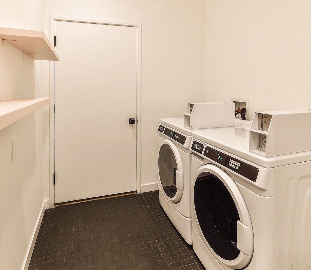 washer/dryer West Hollywood/Beverly Hills Fully Furnished Apartment