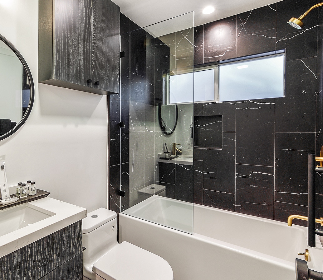 shower/tub one BDRM West Hollywood/Beverly Hills Corporate Apartment