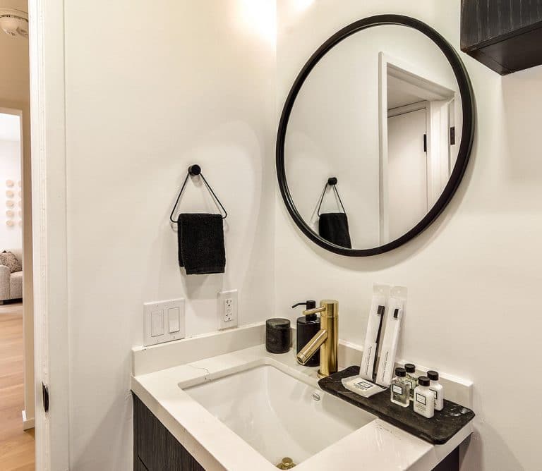 Beverly Hills One Bedroom Short Term Furnished Corporate Rental / WEHO