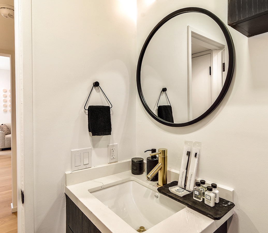 bathroom West Hollywood/Beverly Hills Apartment