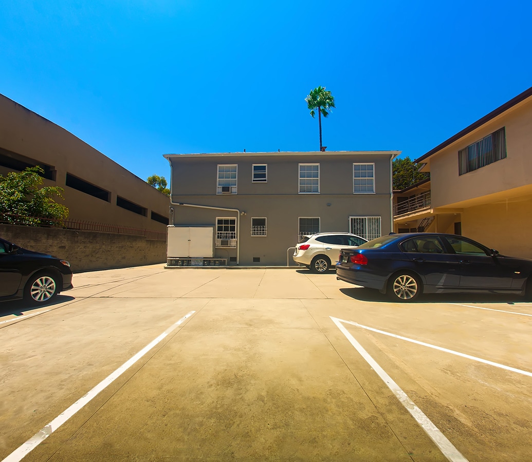free parking Hollywood fully furnished apartment rentals