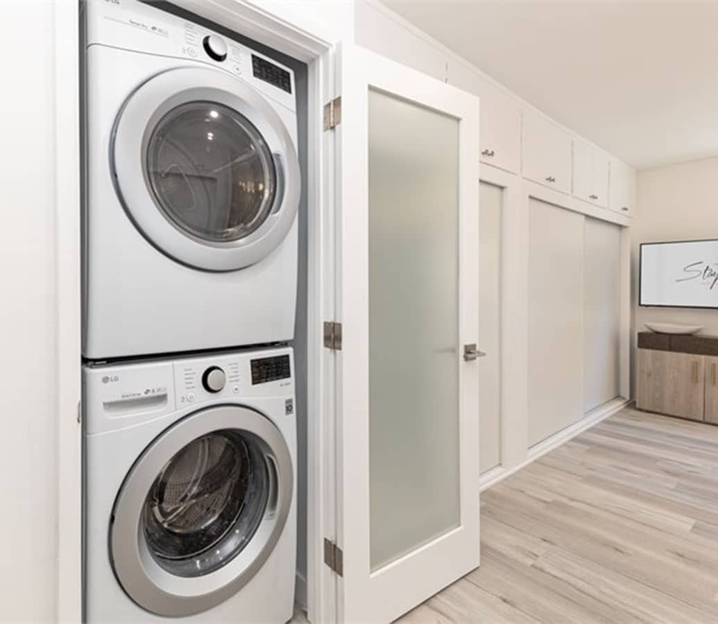 washer/dryer one bedroom West Hollywood Short Term Rental